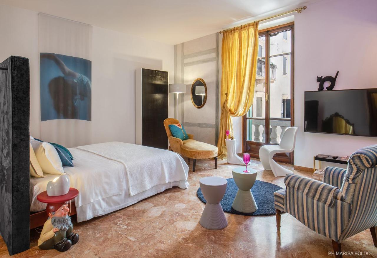 Billie'S Flat Red - Art & Design Apt In Verona Historic Centre Esterno foto