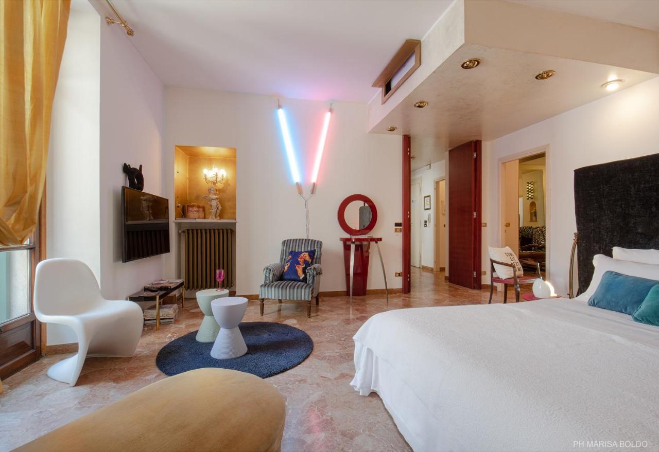 Billie'S Flat Red - Art & Design Apt In Verona Historic Centre Esterno foto