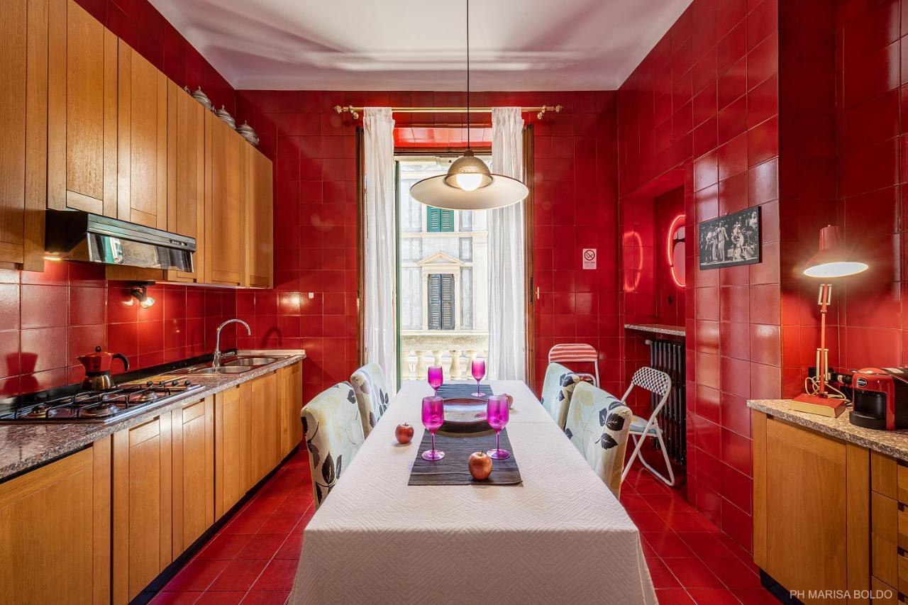 Billie'S Flat Red - Art & Design Apt In Verona Historic Centre Esterno foto