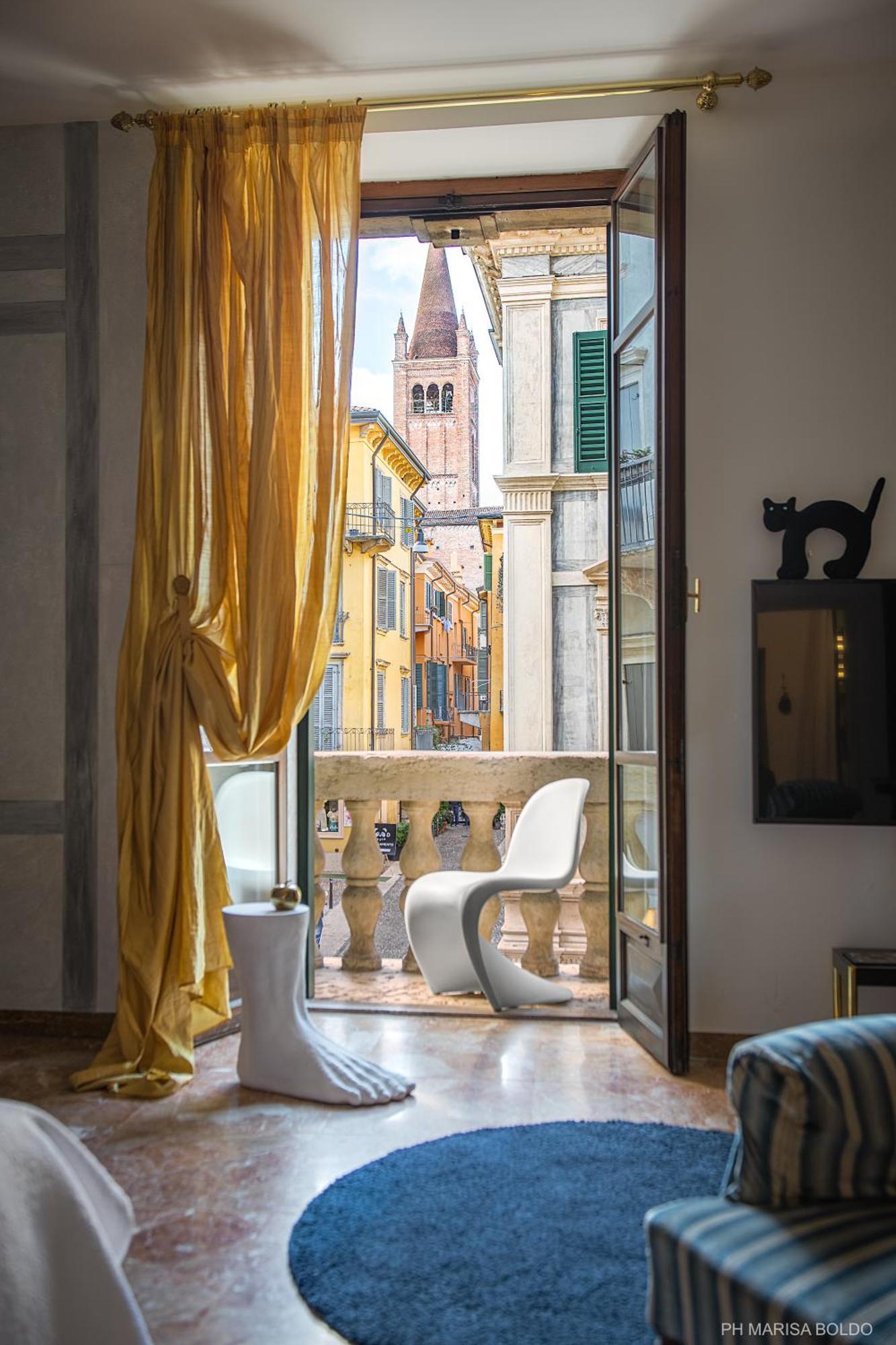 Billie'S Flat Red - Art & Design Apt In Verona Historic Centre Esterno foto