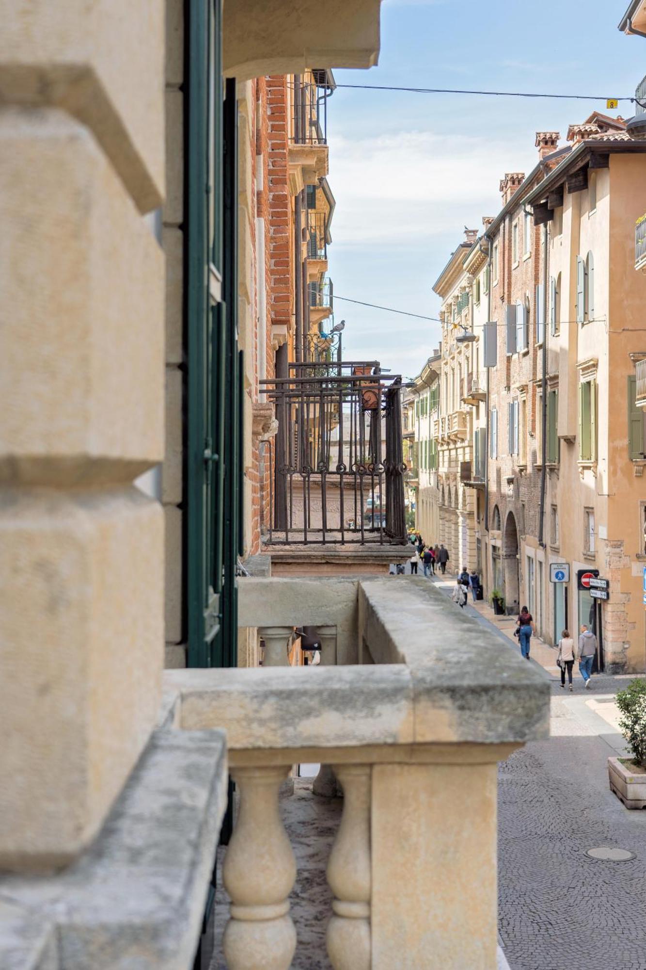Billie'S Flat Red - Art & Design Apt In Verona Historic Centre Esterno foto